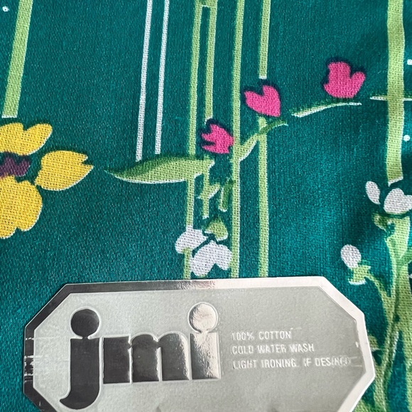 Island Floral Dinner Napkins (set of 7). Tropical Flowers.  Made by JMI - Picture 6 of 9